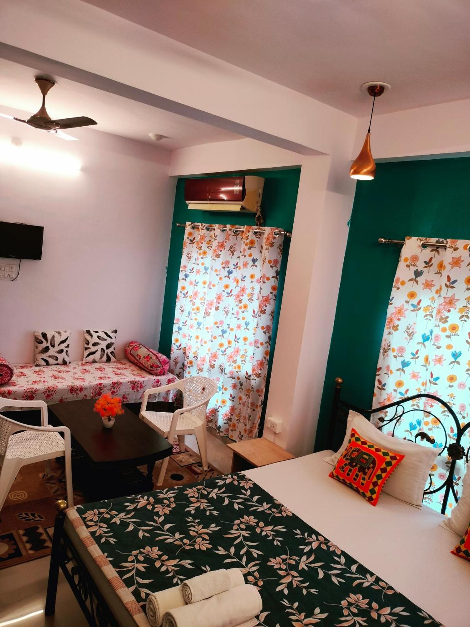 Krishna Stay Guest House Udaipur Zimmer foto